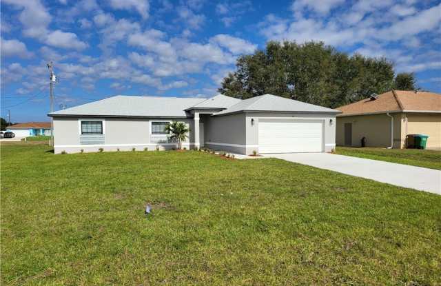 1221 NE 10Th Lane - 1221 Northeast 10th Lane, Cape Coral, FL 33909