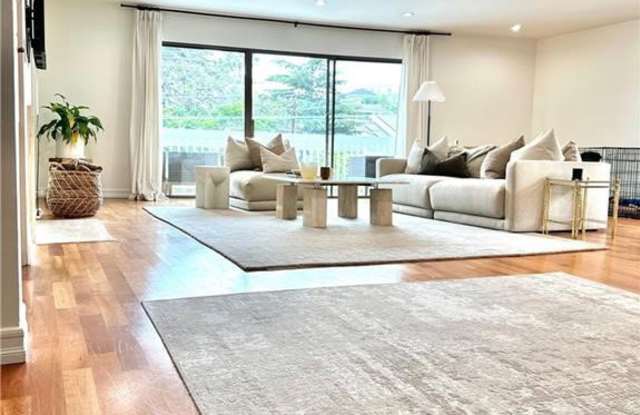 1310 South Roxbury Drive Gallery 1