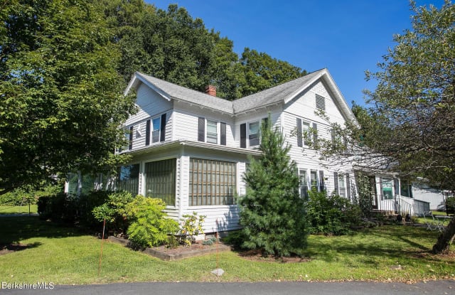 30 Stockbridge Rd - 30 Stockbridge Road, Berkshire County, MA 01230