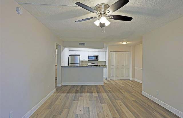 5305 Summerlin Road Gallery 2