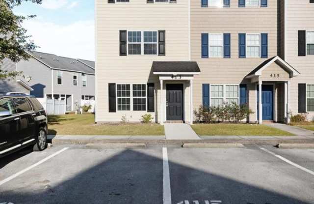 Great Townhome! City Limits! Carolina Forest! - 413 Caldwell Loop, Jacksonville, NC 28546