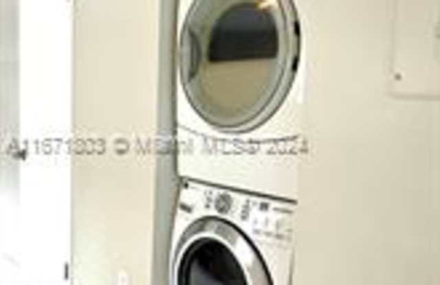 562 Nw 82nd Pl - 562 Northwest 82nd Place, Fountainebleau, FL 33126