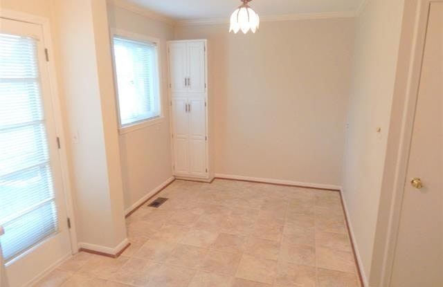 116 E HICKORY GROVE Road Gallery 4