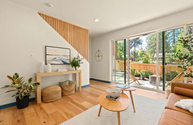 950 Northeast Norton Avenue - 1 photos photos