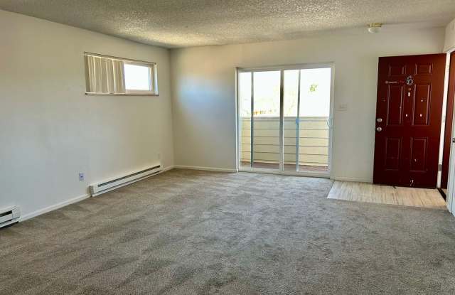 Top Floor 2 Bedroom Condo Available Now - 2041 Meadow Drive, Longmont, CO 80501 Top Floor 2 Bedroom Condo Available Now - 2041 Meadow Drive, Longmont, CO 80501
