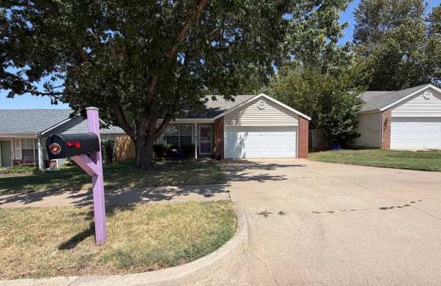 Cozy 3 Bedroom, 2 Bathroom Home in Norman Schools. Gallery 1