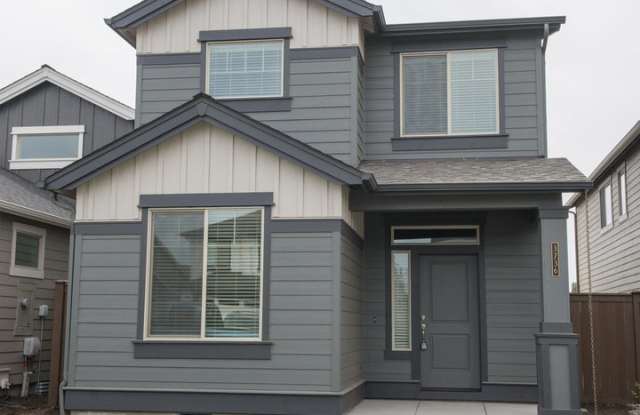 Half off First Months Rent!!Beautiful Home in SW Redmond! photos photos