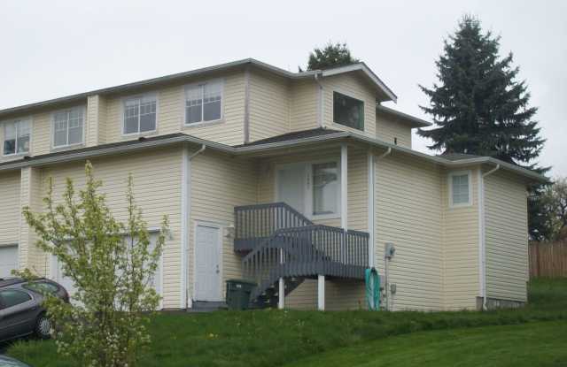Preleasing, 4 Bedroom Townhouse Just Minutes from WWU with Yard and Deck! photos photos