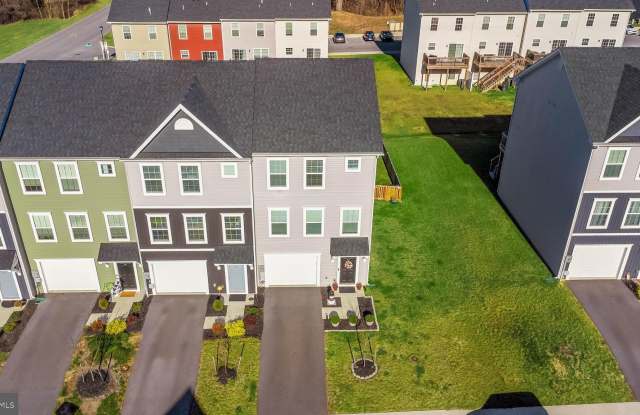 27 FURLONG WAY - 27 Furlong Way, Berkeley County, WV 25404