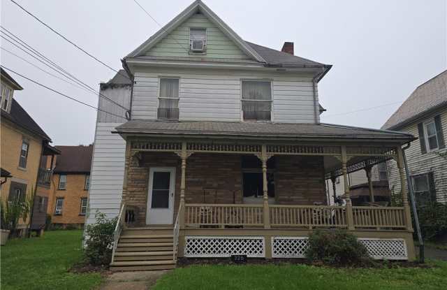 326 Franklin St Gallery 1