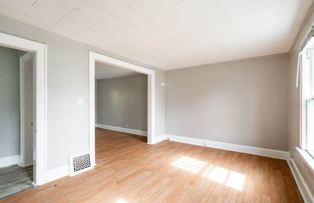 Walk to Lake Michigan from this Kenosha TownHome! Gallery 3