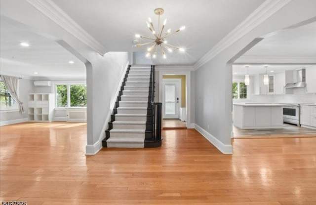 80 Claremont Ave Gallery 2