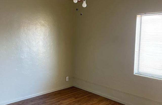1222 W. Roosevelt Street Gallery 4