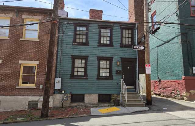 BEAUTIFUL, BRIGHT AND OPEN 1 BED, 1BATH HOUSE IN HEART OF NOIRTHSIDE- AVAIL NOW! photos photos