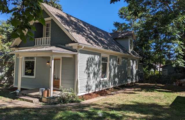 SUPER CUTE VINTAGE 2-STORY HOME IN BERKELEY! AVAILABLE AUGUST 15TH! photos photos