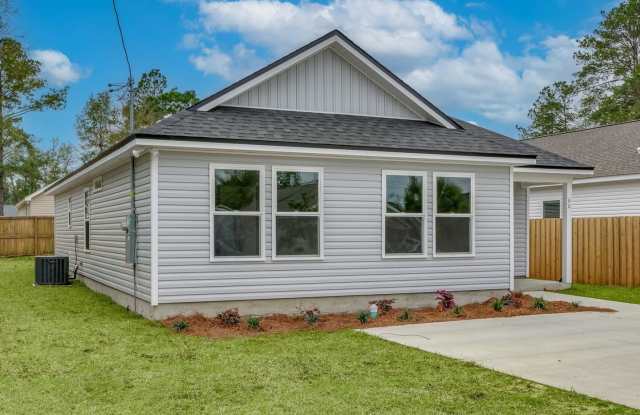 Fall Into Your New Home – 4 Bed, 2 Bath for $1875/Month! - 74 Kiowa Trail, Wakulla County, FL 32327