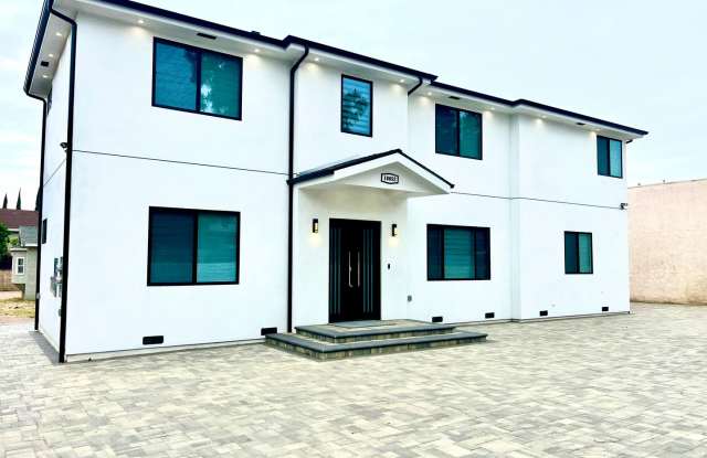 Newly built gated home with top of the line finishes photos photos