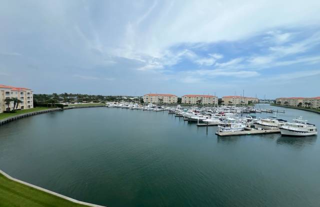 Furnished 2/2 Penthouse with Marina Views Gallery 3