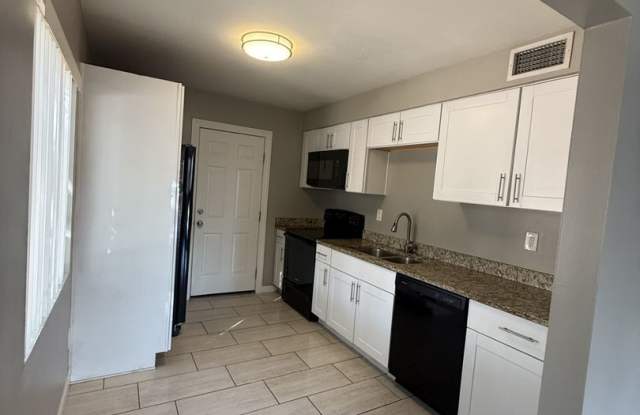 UPGRADED 1 BEDROOM, 1 BATH! Gallery 3