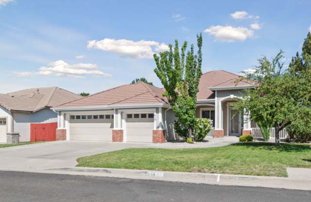 Spacious and Move In Ready in South Reno Gallery 4