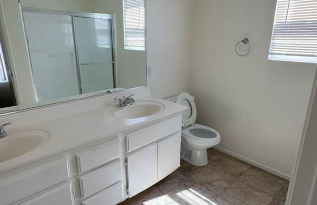 3 BEDROOM ADELANTO HOME Gallery 4