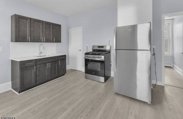 215 Delaware St - 215 Delaware Street, Elizabeth, NJ 07206