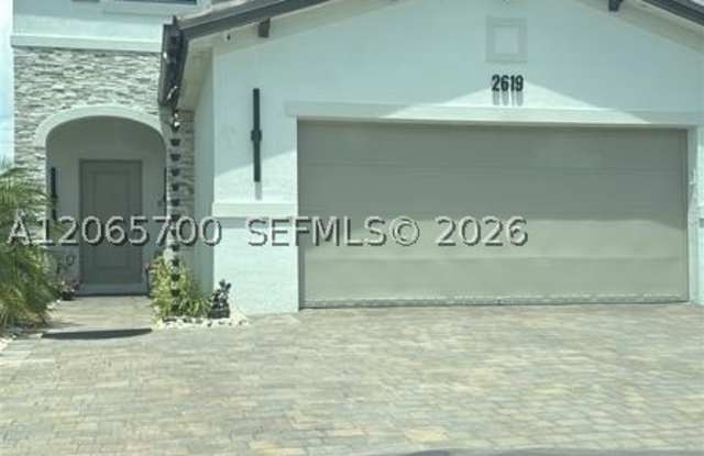 2619 SE 24th Ct Gallery 1