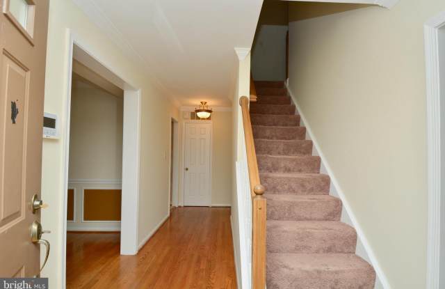 6155 SUMMER PARK LANE Gallery 3