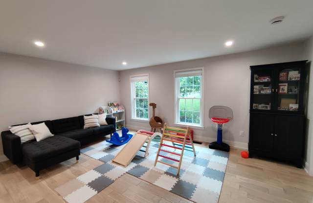 9051 Laurel Hill Court Gallery 2