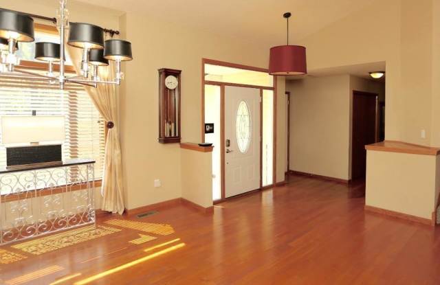 8284 Ashford Road Gallery 2