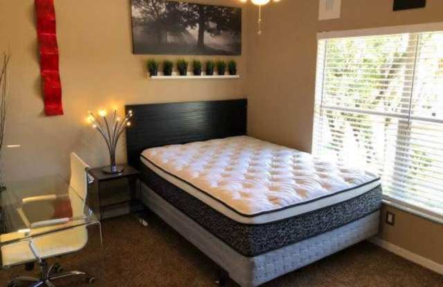 1310 Daytona Avenue - 5 photos photos