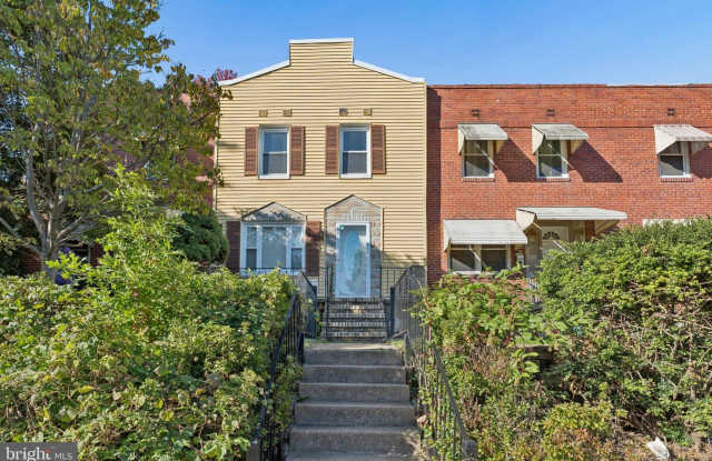 1716 REDWOOD Avenue Gallery 4