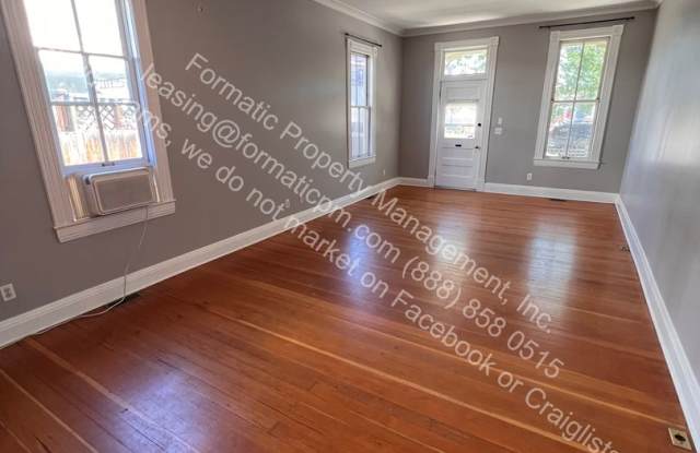 Pet Friendly - Charming Curtis Park Townhome 1 Bed, 1 Bath with Modern Touches Gallery 3