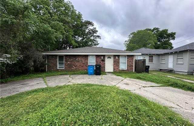 2226 PLAZA Drive - 2226 Plaza Drive, Chalmette, LA 70043