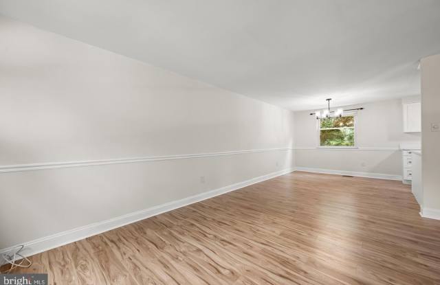 5435 THE BRIDLE Path Gallery 2