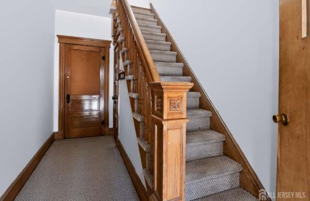 31 Richter Avenue Gallery 3