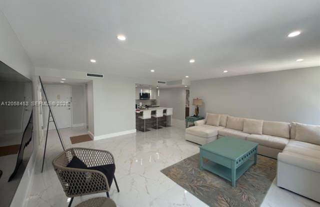 1800 Collins Ave cu-3H, Miami Beach, FL 33139 Gallery 1