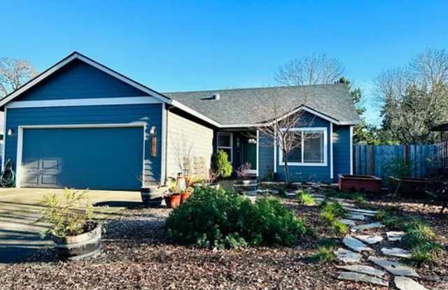 Beautiful Single-Level Sherwood Home with A/C, Fenced Yard & 2-Car Garage Gallery 1
