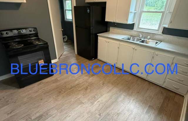 Charming unit with nice updates and fresh paint for a great price Gallery 3