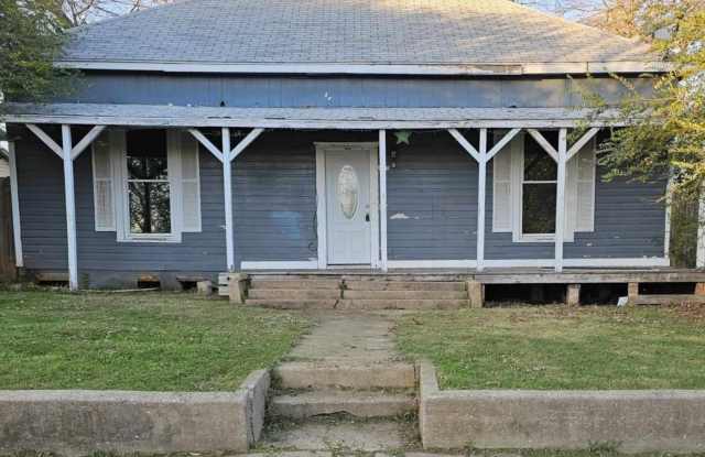 519 E Morton Gallery 1