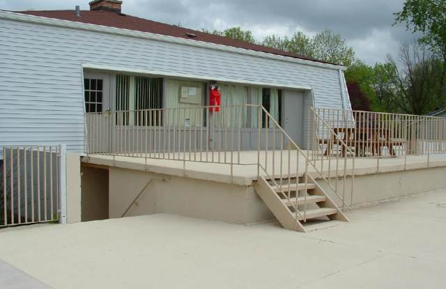 Rolling Meadows, 1BR, 1BA Pool, In unit Laundry Gallery 3