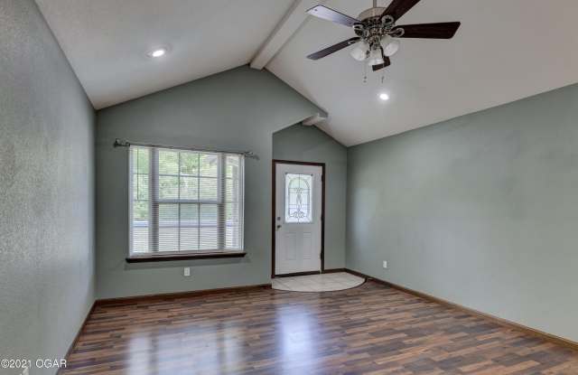 3423 S Jackson Avenue Gallery 2