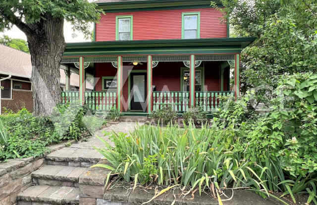 PRICE REDUCTION...HISTORIC 4TH AND GILL VICTORIAN!! - 910 Luttrell Street, Knoxville, TN 37917