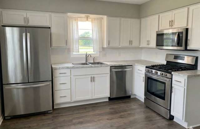 3 bedroom home in Forest Hills Coming Soon! photos photos