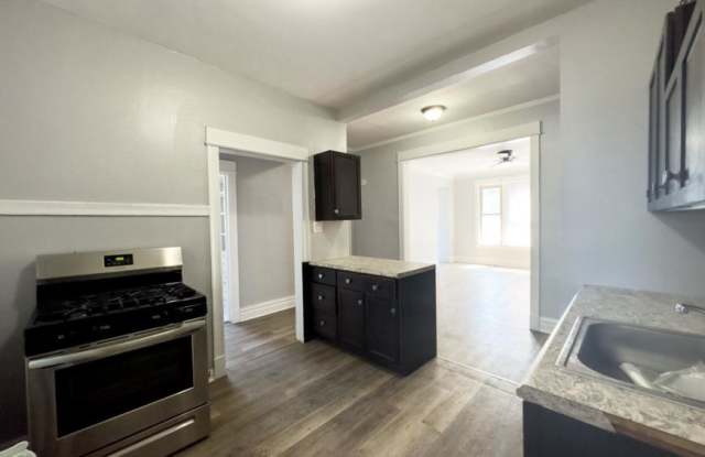 1220 Rosemont Gallery 4