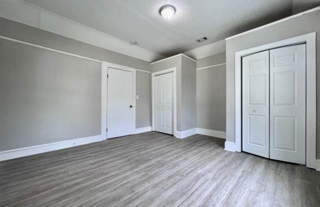 3 bedroom home on corner lot in Liberty City Gallery 4