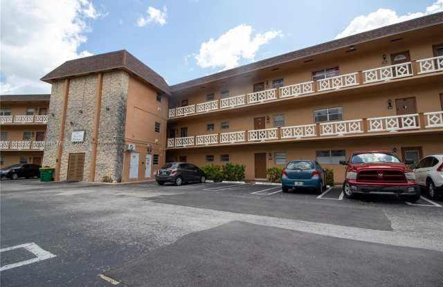 5031 W Oakland Park Blvd photos photos