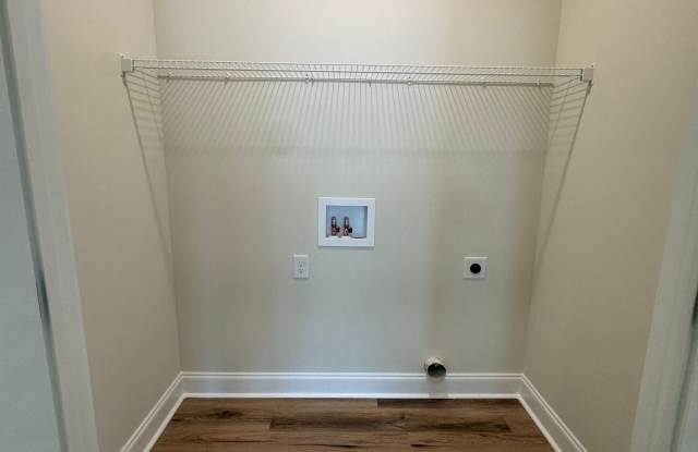 201 Oak Avenue Gallery 4
