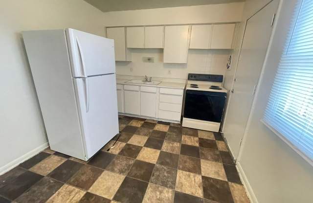 8127 West Thurston Avenue - 4 photos photos