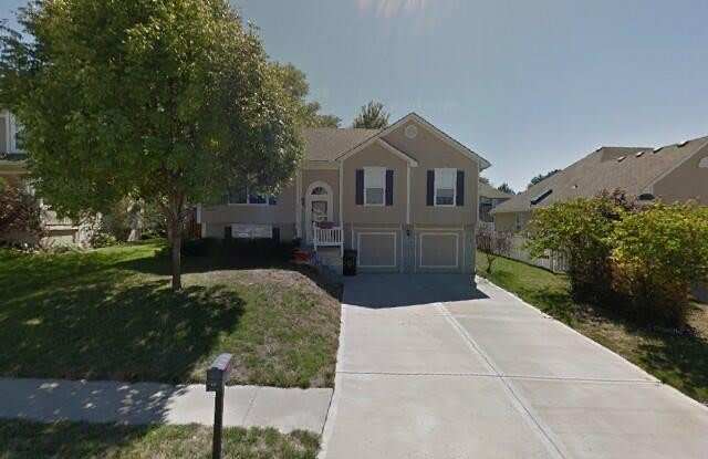 612 North East Cumberland Drive Gallery 4